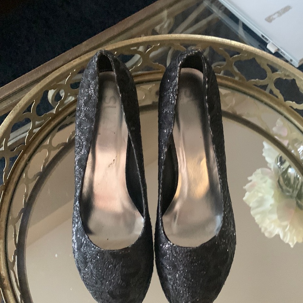 Suzy Shier Women's vintage sparkly heels in black tapestry size 8, 4 1/4".
